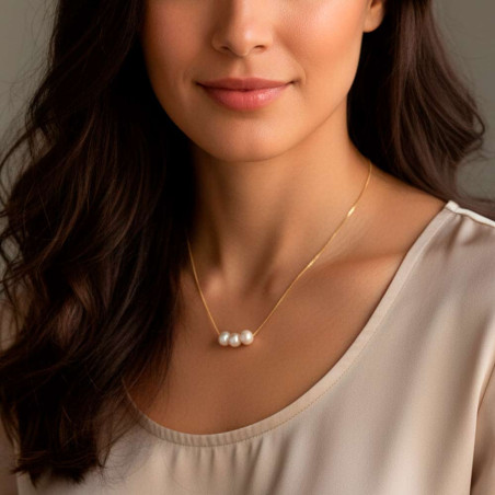 gold necklace with pearls