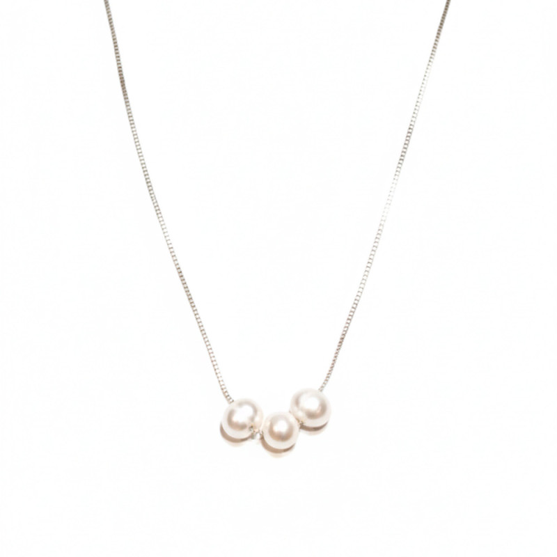 collar de plata con perlas