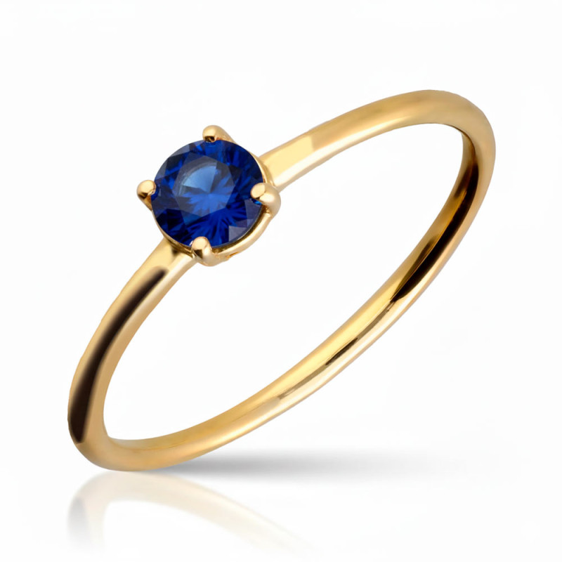 anillo de oro y zafiro