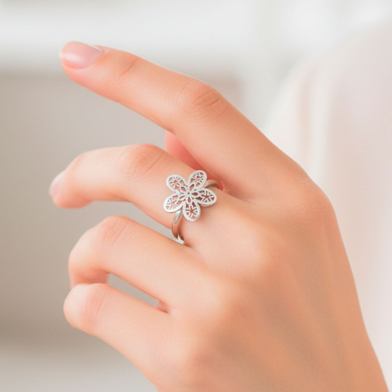 Silver jasmine ring from the Freya collection
