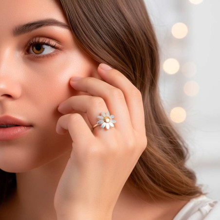 anillo con forma de flor