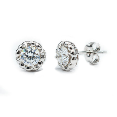 White gold and diamond stud earrings