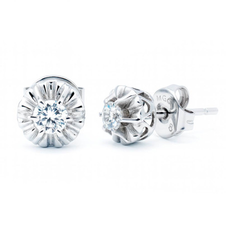 White gold and diamond prong earrings