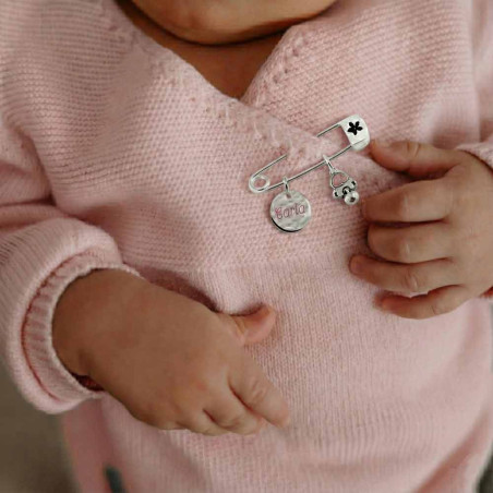 Imperdible niña bebe con nombre