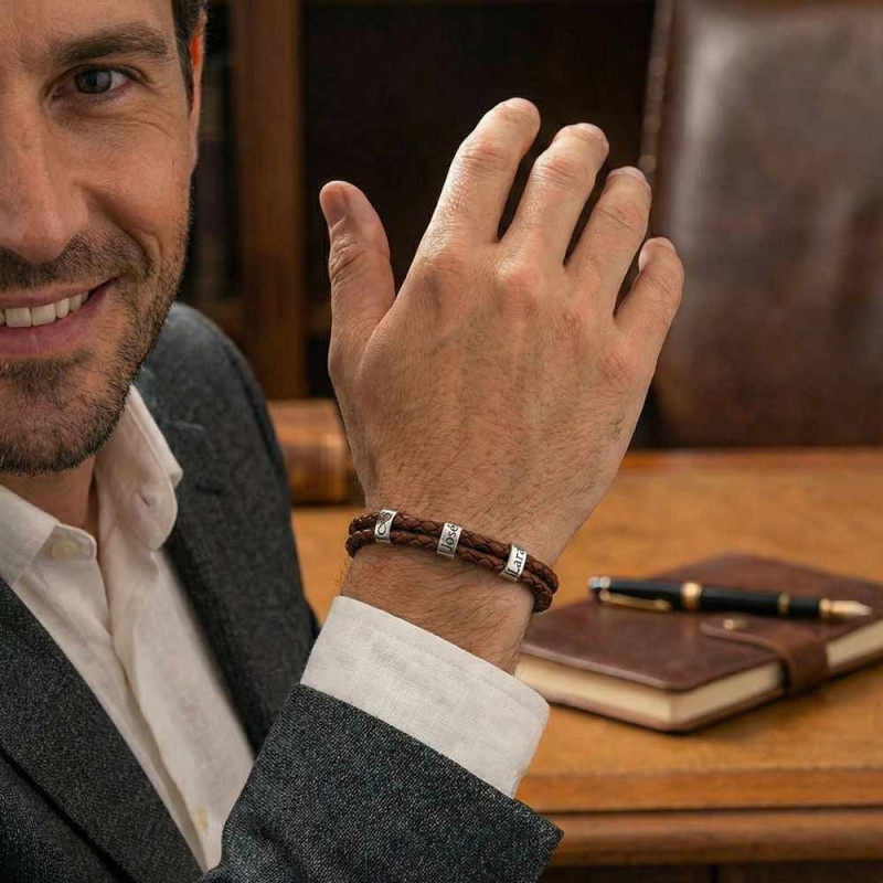 Pulsera hombre de cuero y plata con nombres en color marrón chocolate