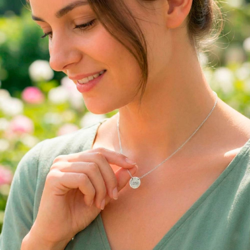 Collar con medalla nombre personalizado en plata