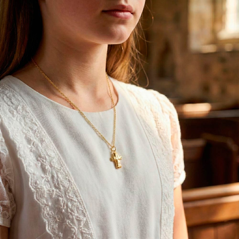 Collar para comunión con cruz de oro