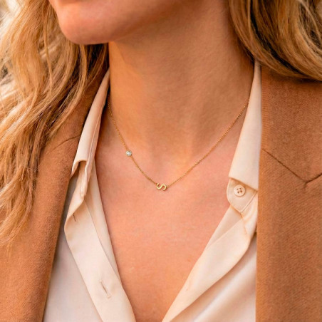 Collar de oro para mujer con inicial personalizada