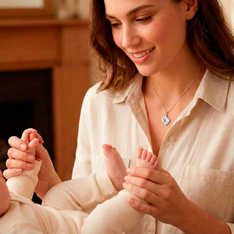 Collar pies bebé con nombre y fecha personalizados