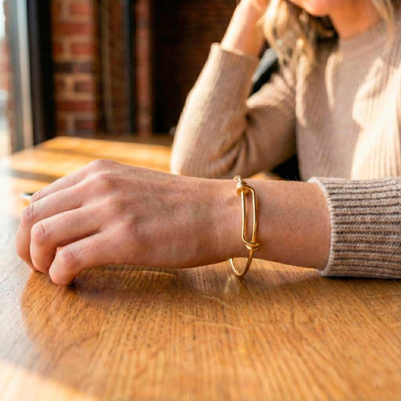 Sliding gold knot bracelet.