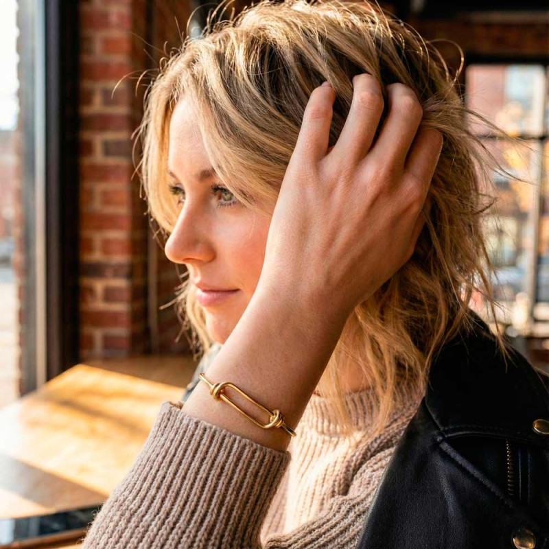 Pulsera nudos y medallas chapada en oro