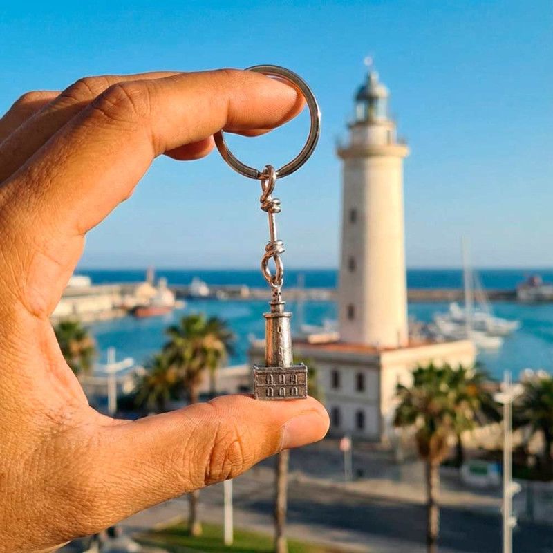 Keychain featuring the Malaga lamppost in sterling silver