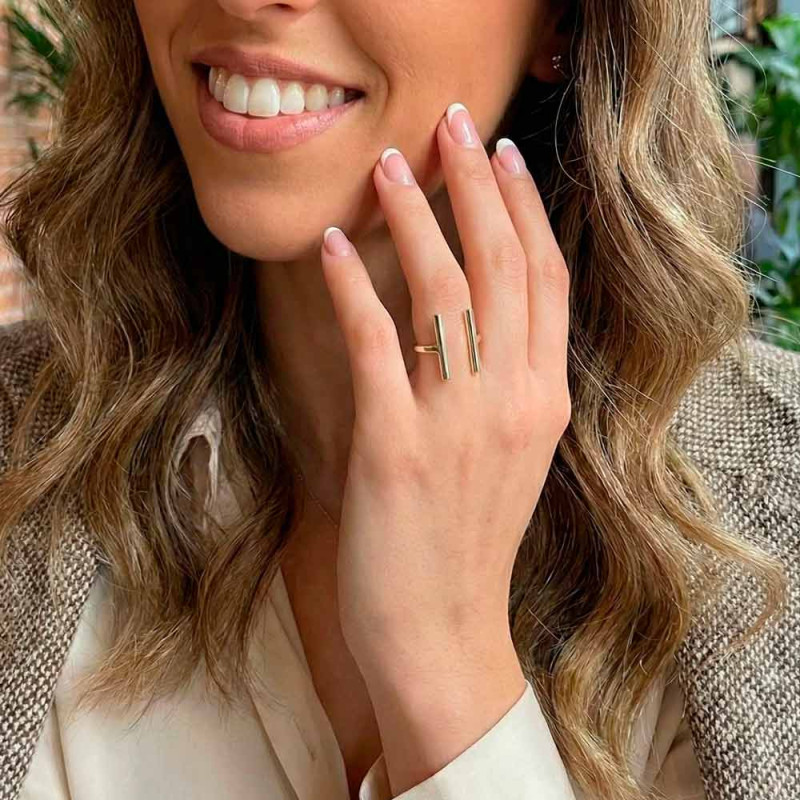 Ring for women with two parallel bars