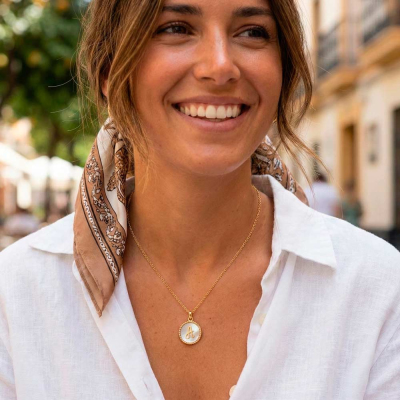 Collar inicial plata chapado en oro