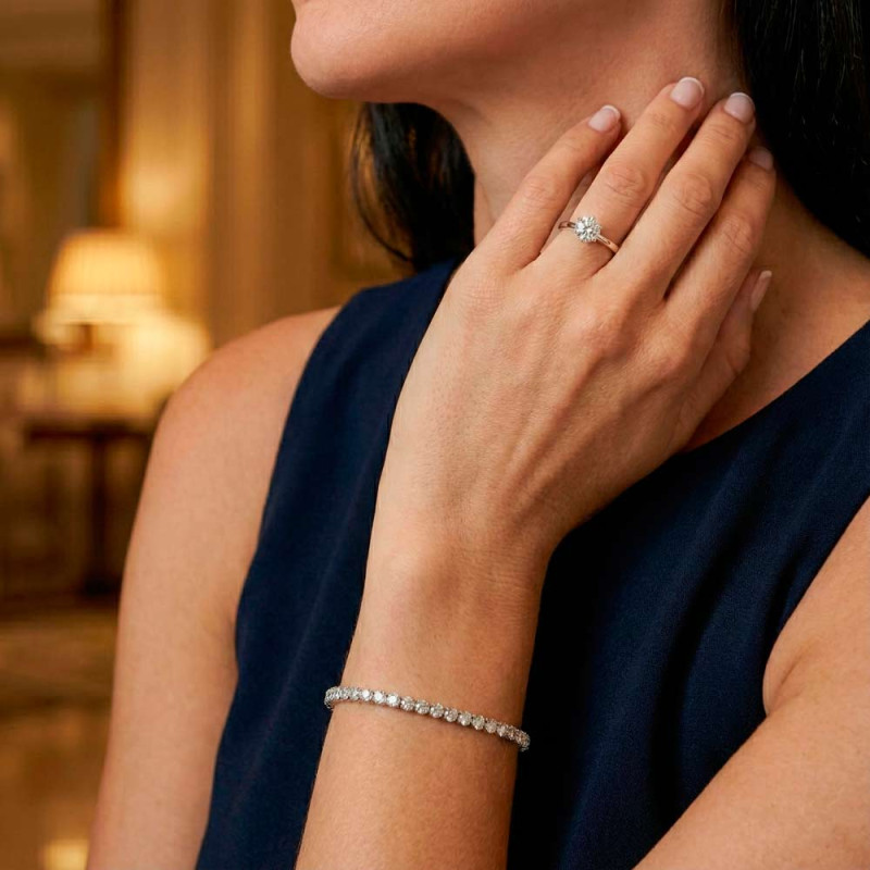 Diamond engagement ring in white gold