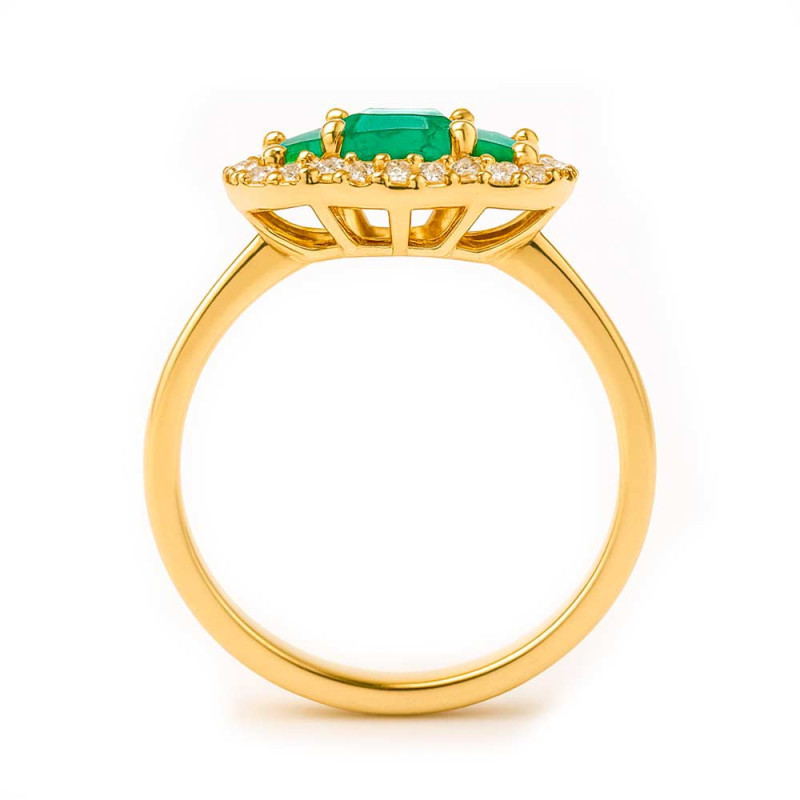 Emerald and diamond ring in yellow gold