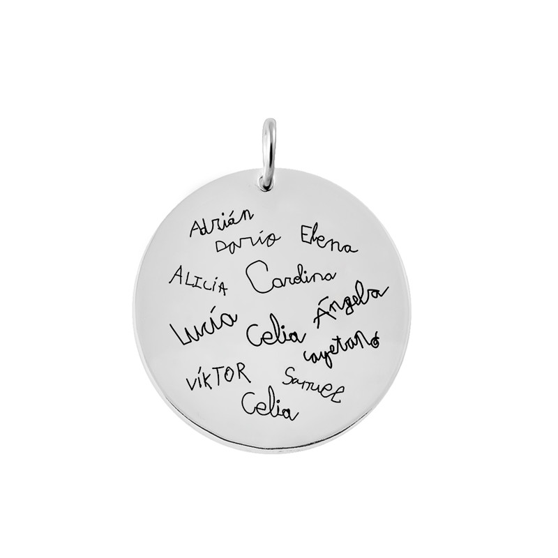 Pendant engraved with names