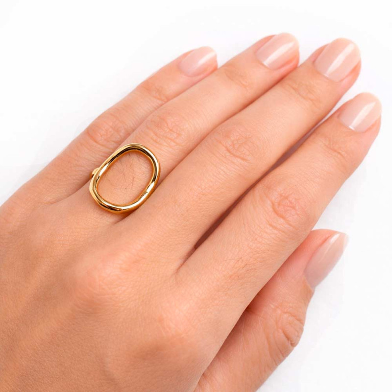 Gold ring with a circular shape