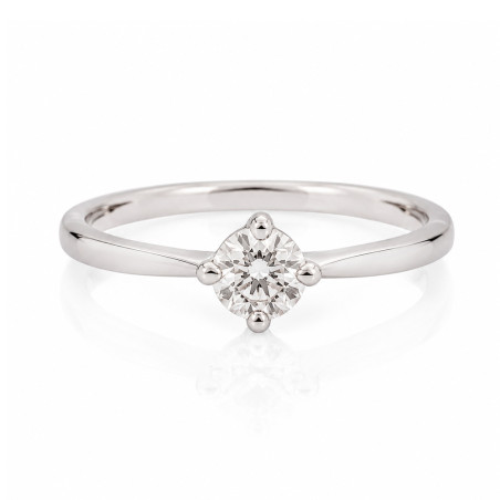 Diamond solitaire ring in white gold.