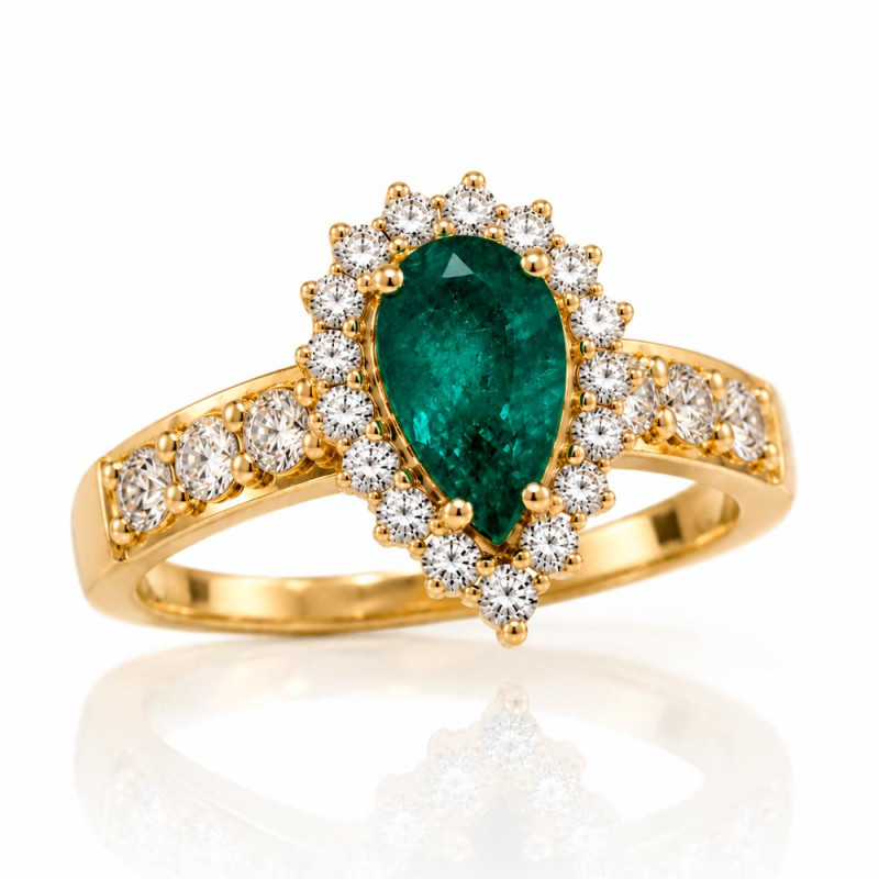 Anillo esmeralda colombiana en forma de pera y diamantes
