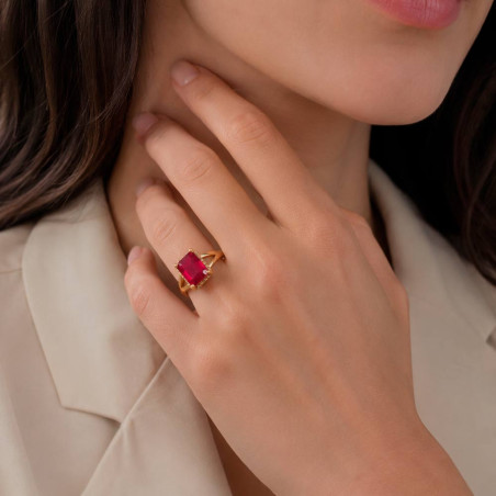 Women's ruby ​​ring in yellow gold