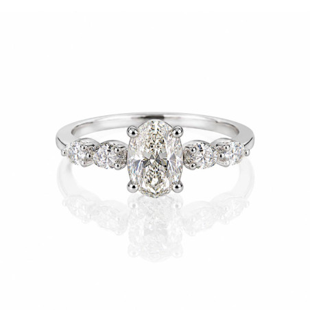 Oval diamond ring set in 18k white gold