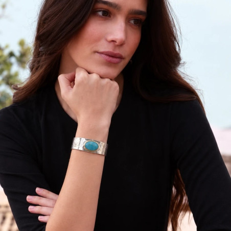 Horizonte 30 silver cuff with turquoise worn on the wrist