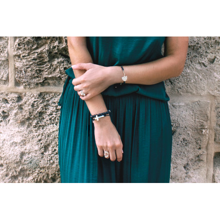 Woman wearing a silver Biznaga bracelet