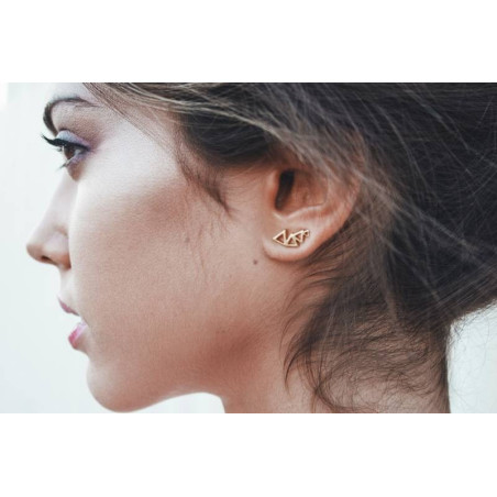 Precious triangle stele earring