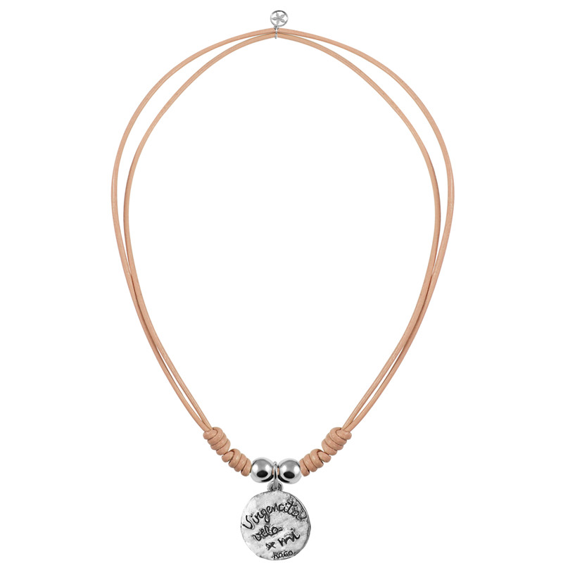 collar cadena cuero camel con medalla con una frase