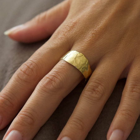 Anillo de oro desigual