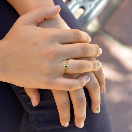 Anillo modelo ojo esmeralda