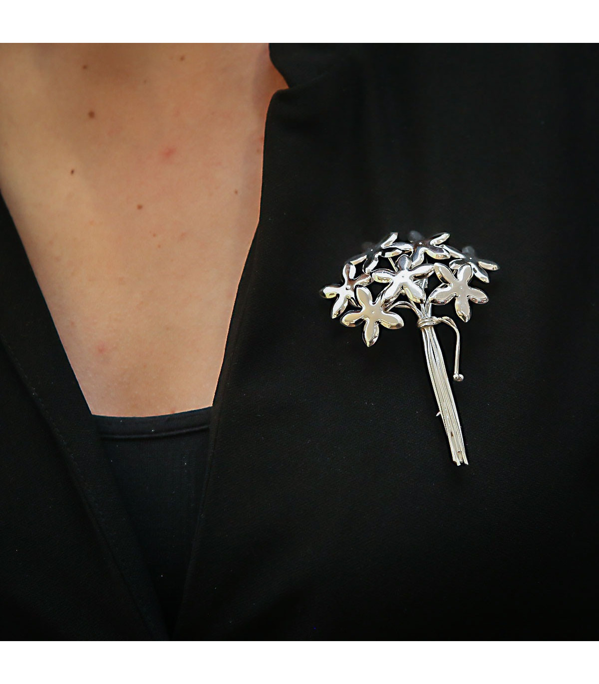 Broche jazmines en plata Broches biznaga de Málaga