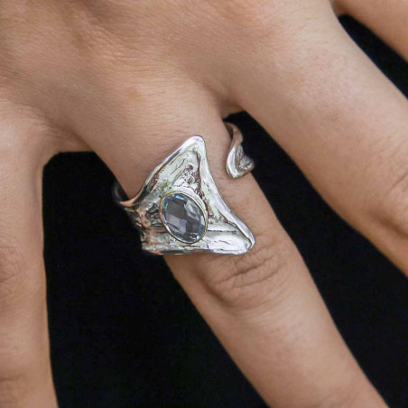 Aquamarine ring in silver and gold