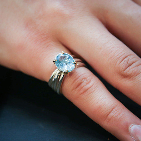 anillo plata y oro con topacio