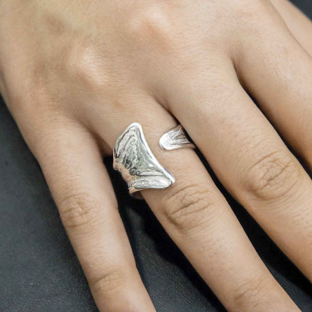 Shark tail ring in sterling silver