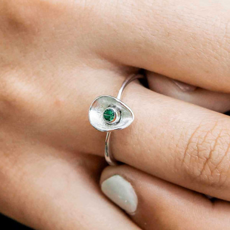 Green lily ring in silver