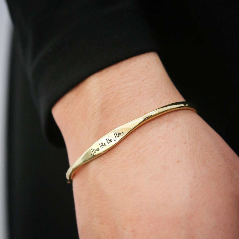 Personalized bracelet with phrase