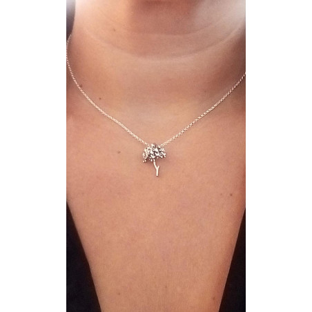 collar con colgante de biznaga