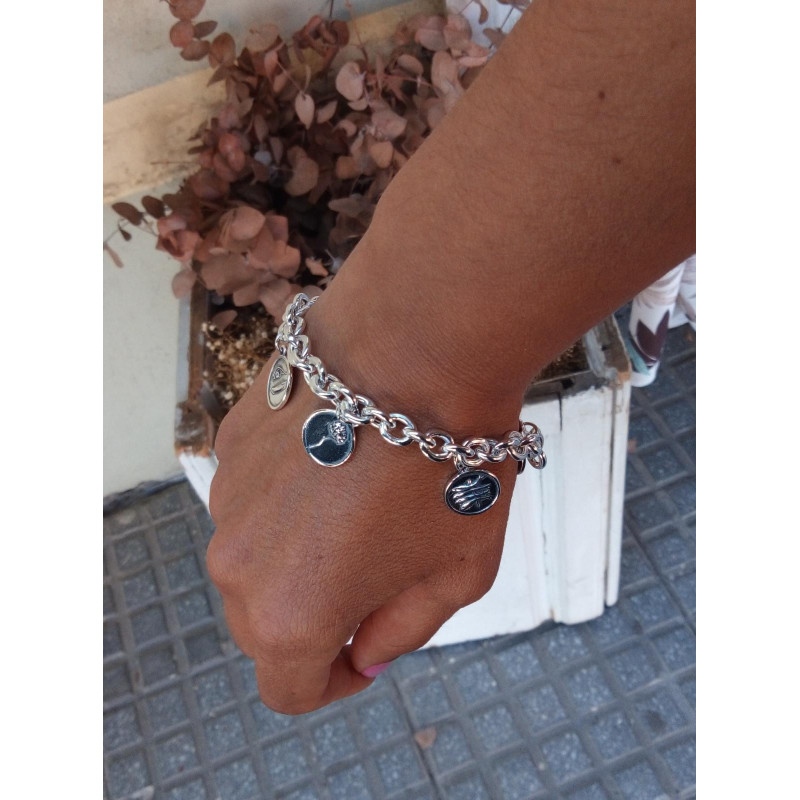 pulsera de plata con charms de malaga