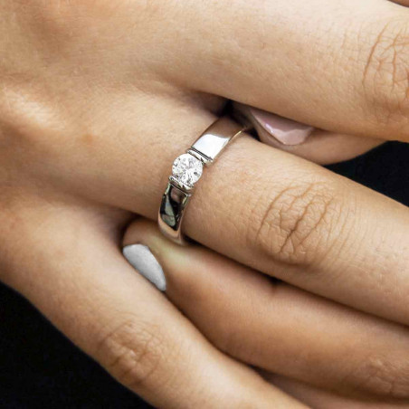 Anillo de boda en oro blanco. Joyería Hago