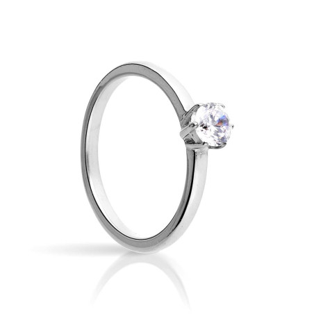 White gold claws solitaire ring