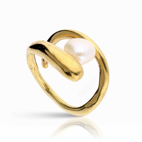 Asymmetric gold ring with pearl