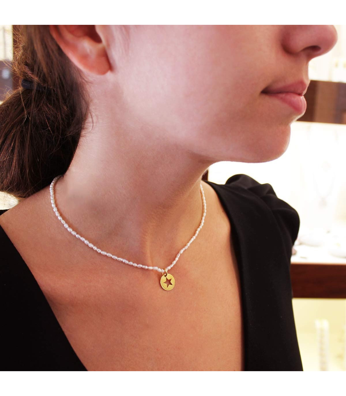 lunes dramático pesado Collar perlas con medalla personalizada | Regalos únicos que enamoran