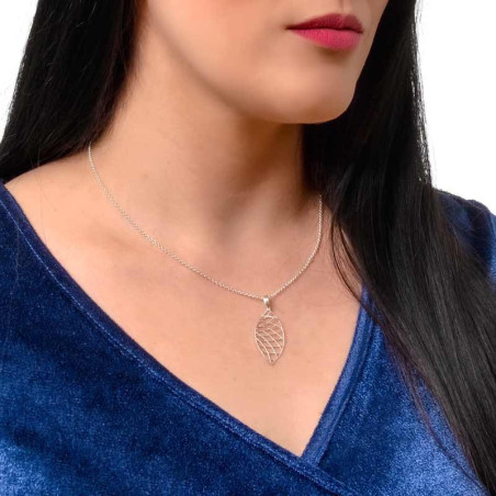 Leaf-shaped grid woman pendant
