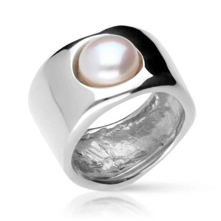 silver ring with pearl