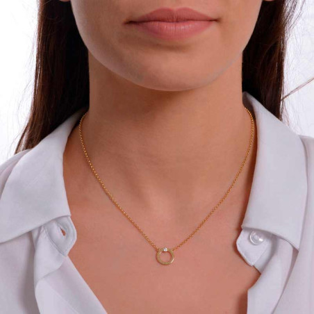 collar dorado con colgante aro y circonita