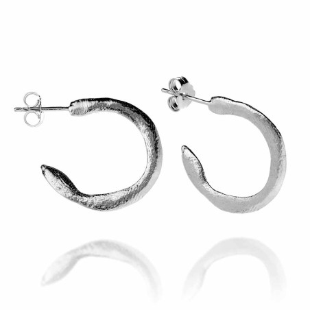 Aros de plata con acabado irregular