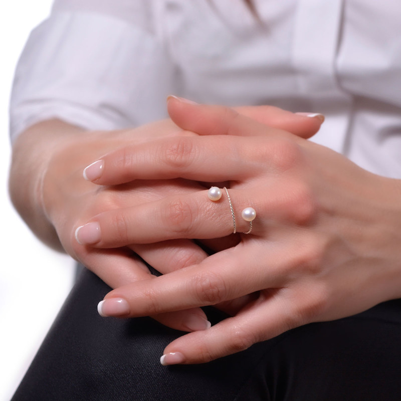 anillo de plata con perlas