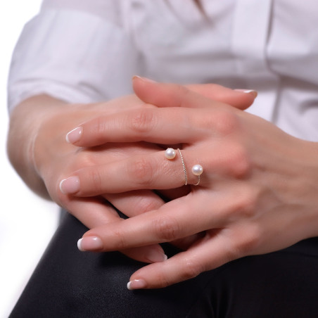 Silver ring with pearls